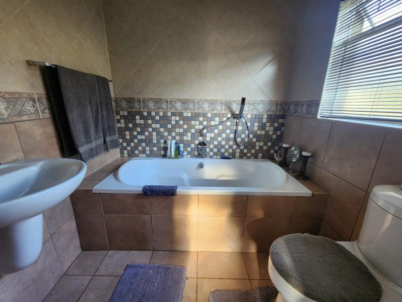 4 Bedroom Property for Sale in Robinpark Gauteng