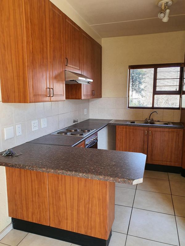 To Let 2 Bedroom Property for Rent in Lonehill Gauteng