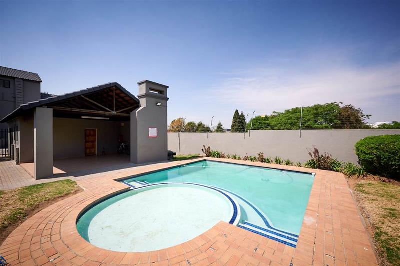 3 Bedroom Property for Sale in Noordwyk Gauteng