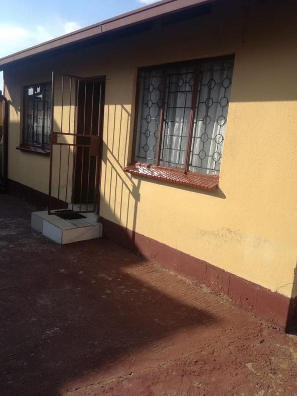2 Bedroom Property for Sale in Protea Glen Gauteng