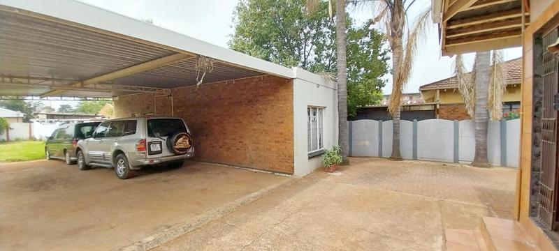 6 Bedroom Property for Sale in Kempton Park Gauteng