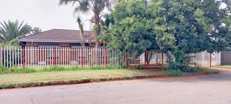 6 Bedroom Property for Sale in Kempton Park Gauteng