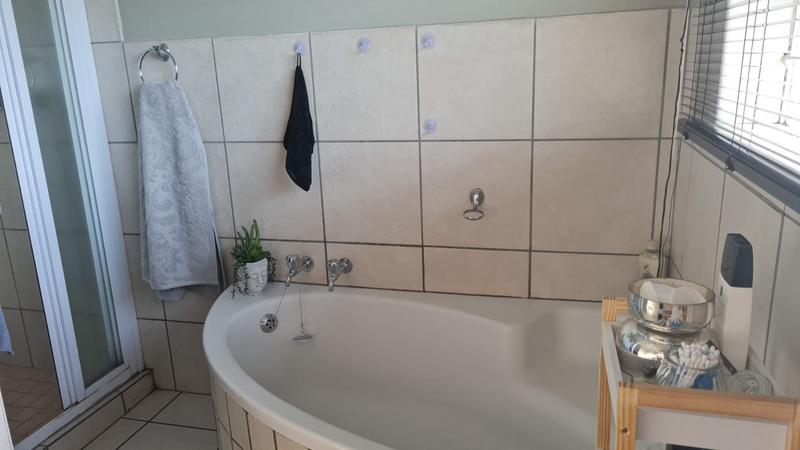 To Let 2 Bedroom Property for Rent in Geduld Gauteng