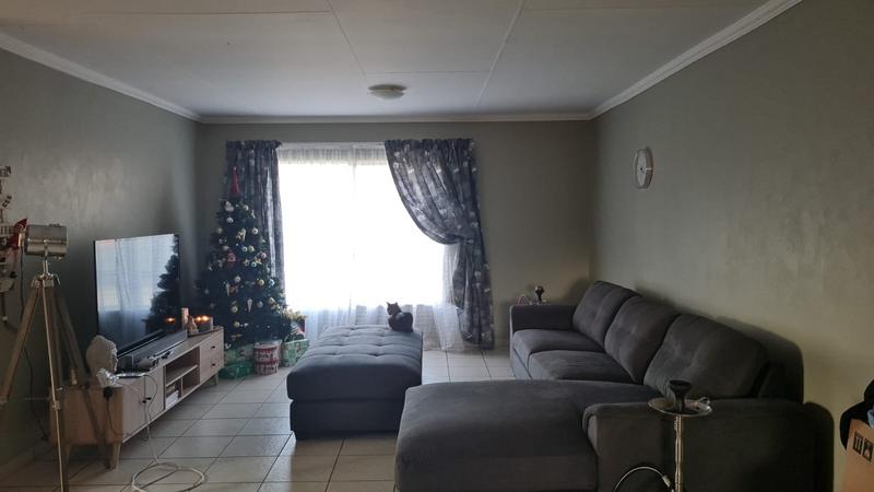 2 Bedroom Property for Sale in Geduld Gauteng