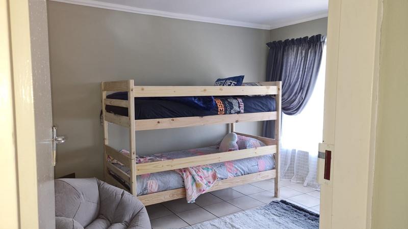 2 Bedroom Property for Sale in Geduld Gauteng