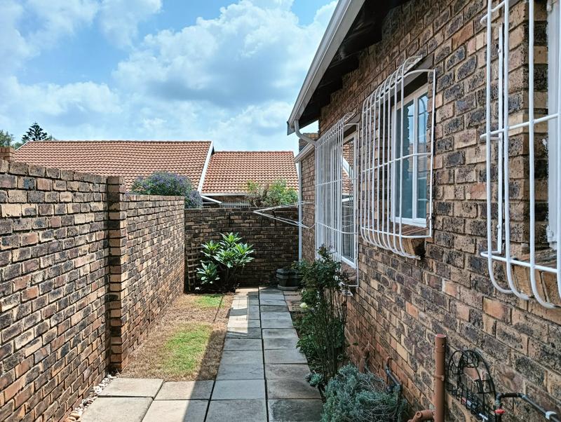 2 Bedroom Property for Sale in Noordheuwel Gauteng