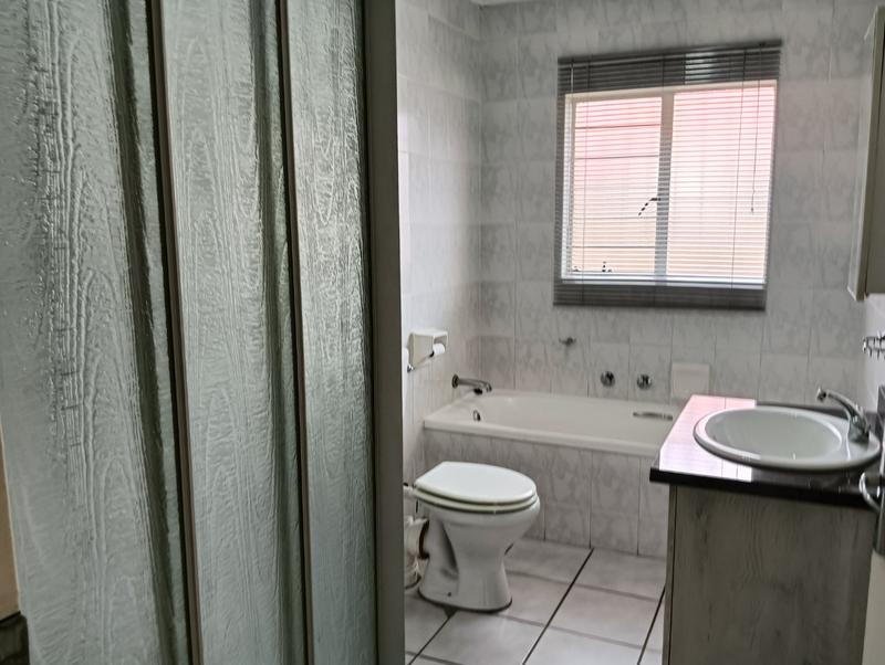 2 Bedroom Property for Sale in Noordheuwel Gauteng