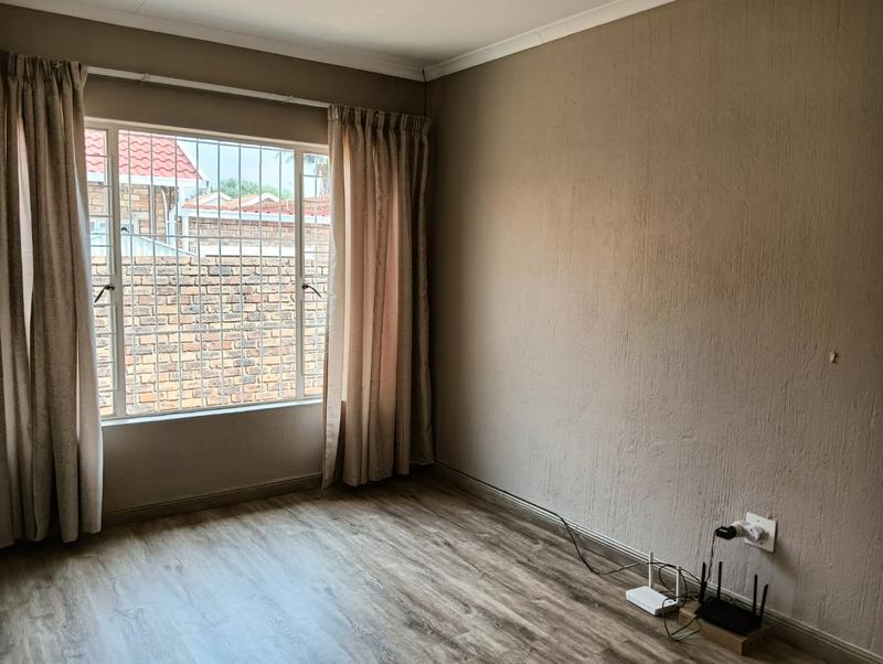 2 Bedroom Property for Sale in Noordheuwel Gauteng