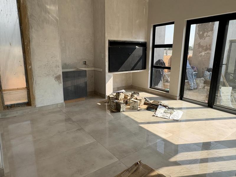 5 Bedroom Property for Sale in Midstream Heights Gauteng