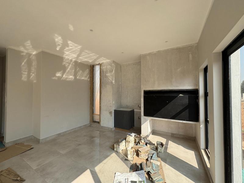 5 Bedroom Property for Sale in Midstream Heights Gauteng