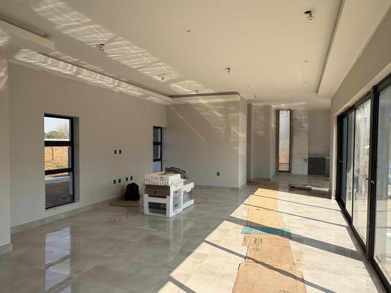 5 Bedroom Property for Sale in Midstream Heights Gauteng