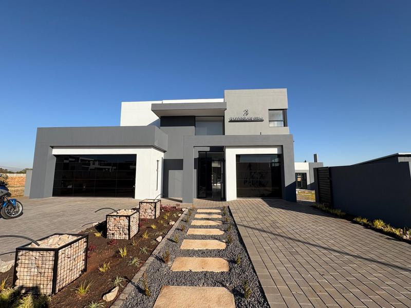 5 Bedroom Property for Sale in Midstream Heights Gauteng