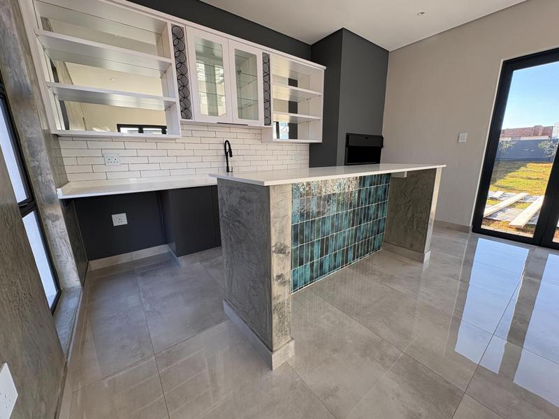 5 Bedroom Property for Sale in Midstream Heights Gauteng