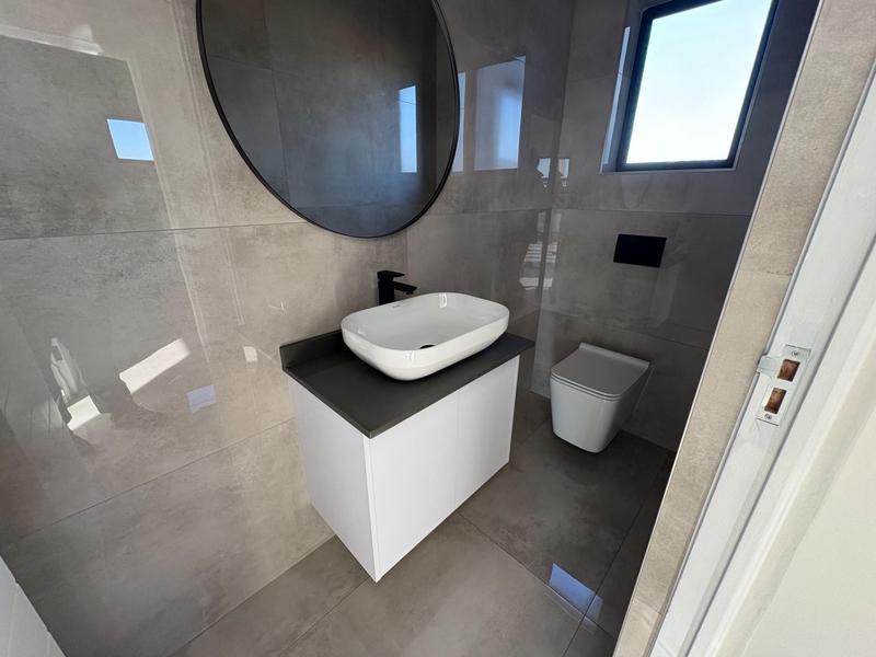 5 Bedroom Property for Sale in Midstream Heights Gauteng