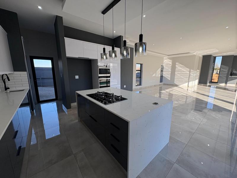5 Bedroom Property for Sale in Midstream Heights Gauteng