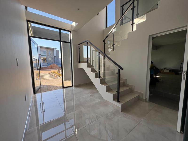 5 Bedroom Property for Sale in Midstream Heights Gauteng
