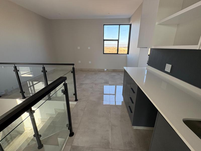 5 Bedroom Property for Sale in Midstream Heights Gauteng