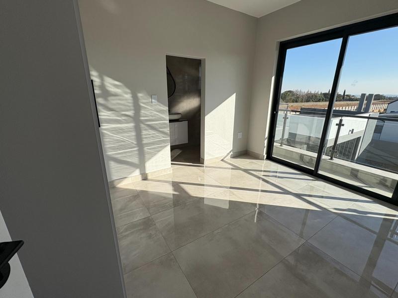 5 Bedroom Property for Sale in Midstream Heights Gauteng