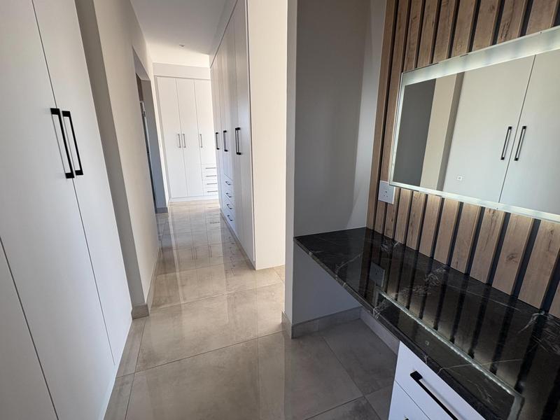 5 Bedroom Property for Sale in Midstream Heights Gauteng