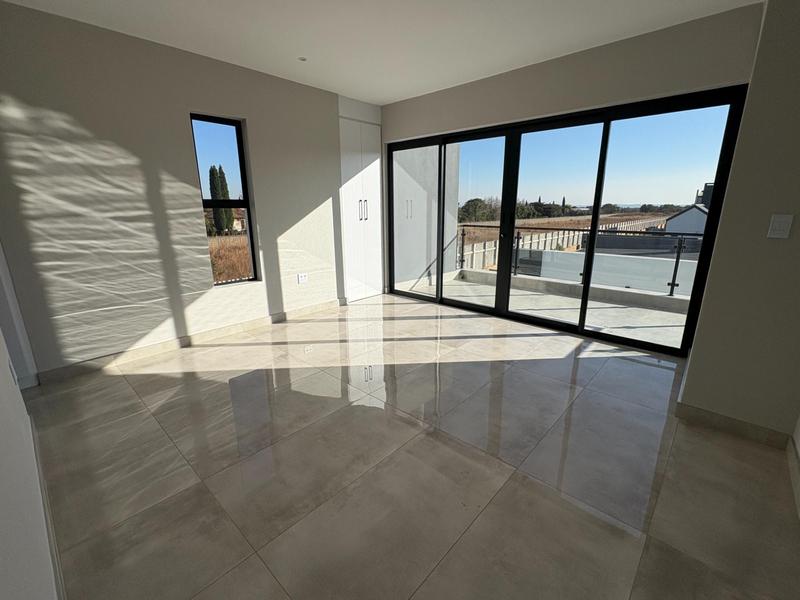 5 Bedroom Property for Sale in Midstream Heights Gauteng