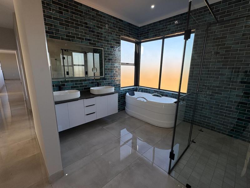 5 Bedroom Property for Sale in Midstream Heights Gauteng