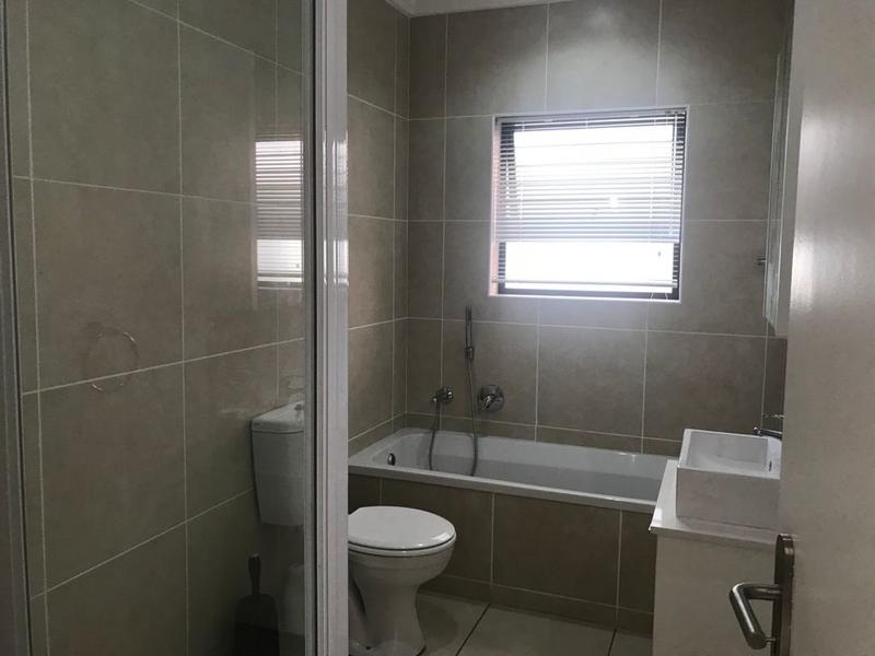 2 Bedroom Property for Sale in Barbeque Downs Gauteng