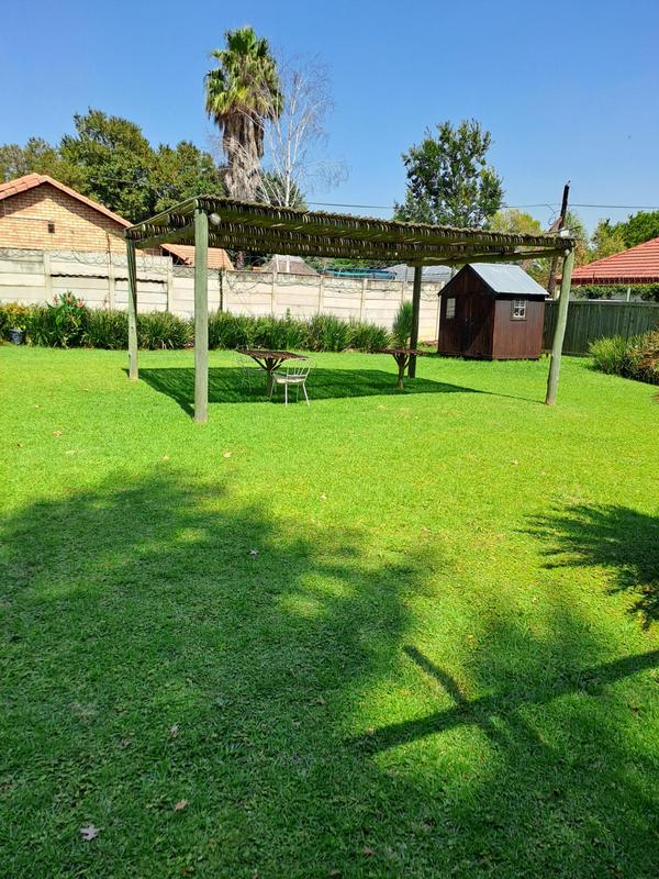 To Let 1 Bedroom Property for Rent in Linden Gauteng