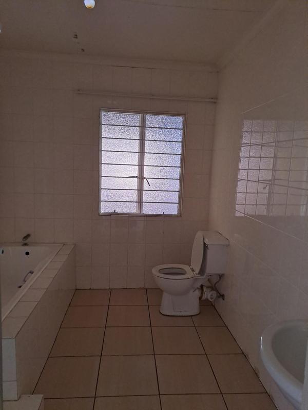 To Let 1 Bedroom Property for Rent in Linden Gauteng
