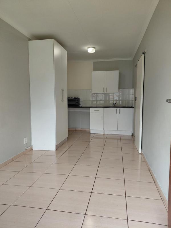 To Let 1 Bedroom Property for Rent in Linden Gauteng
