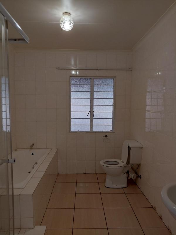 To Let 1 Bedroom Property for Rent in Linden Gauteng