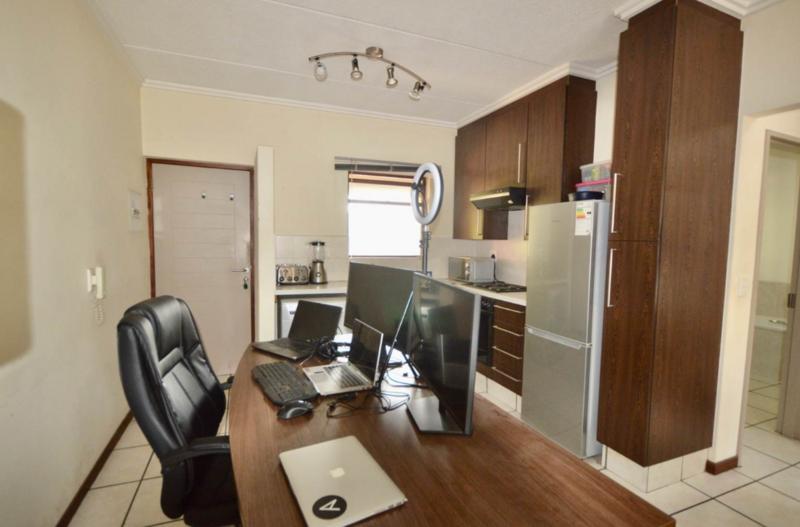 1 Bedroom Property for Sale in Lonehill Gauteng