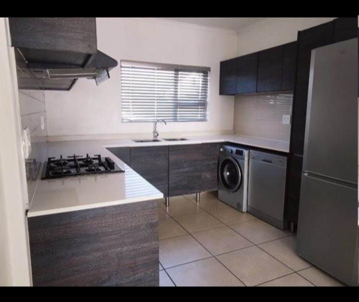 2 Bedroom Property for Sale in Greenstone Crest Gauteng