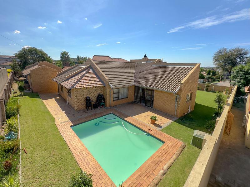4 Bedroom Property for Sale in Country View Gauteng