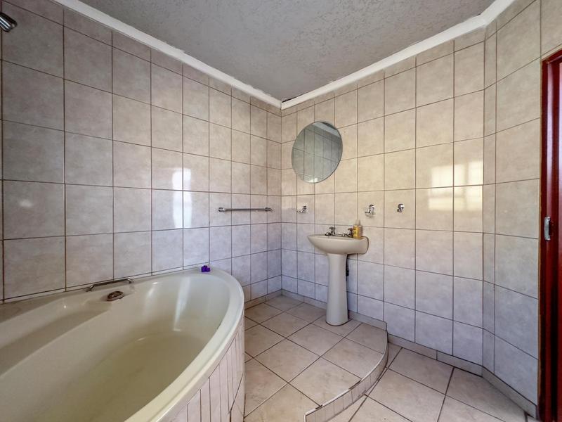 4 Bedroom Property for Sale in Country View Gauteng