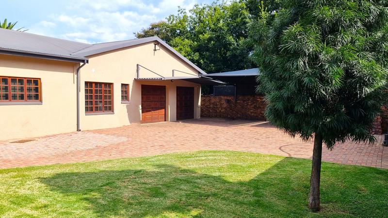 4 Bedroom Property for Sale in Lisdogan Park Gauteng