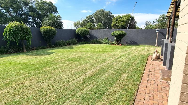4 Bedroom Property for Sale in Lisdogan Park Gauteng