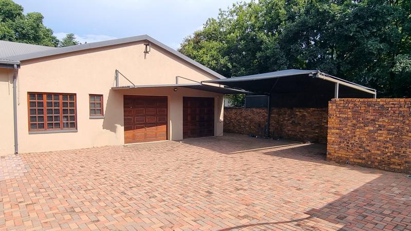 4 Bedroom Property for Sale in Lisdogan Park Gauteng