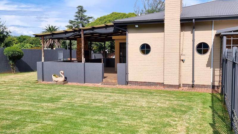 4 Bedroom Property for Sale in Lisdogan Park Gauteng