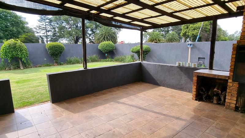 4 Bedroom Property for Sale in Lisdogan Park Gauteng