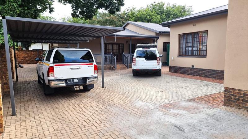 4 Bedroom Property for Sale in Lisdogan Park Gauteng