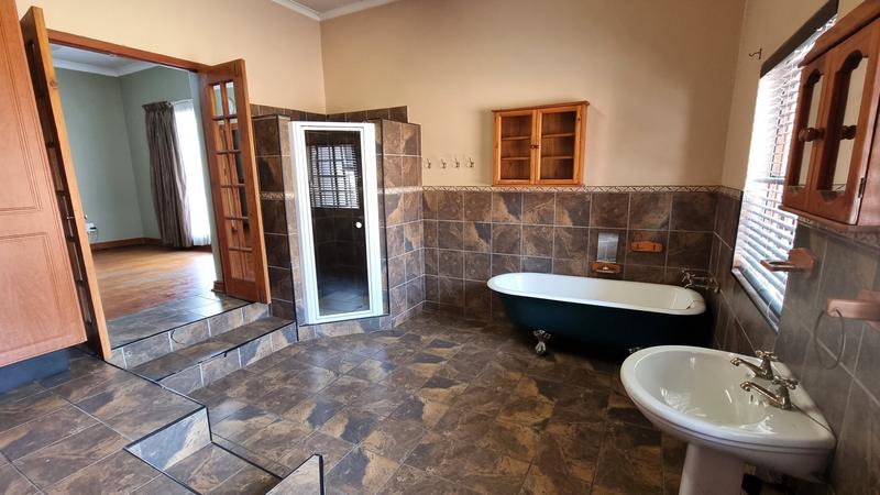 4 Bedroom Property for Sale in Lisdogan Park Gauteng