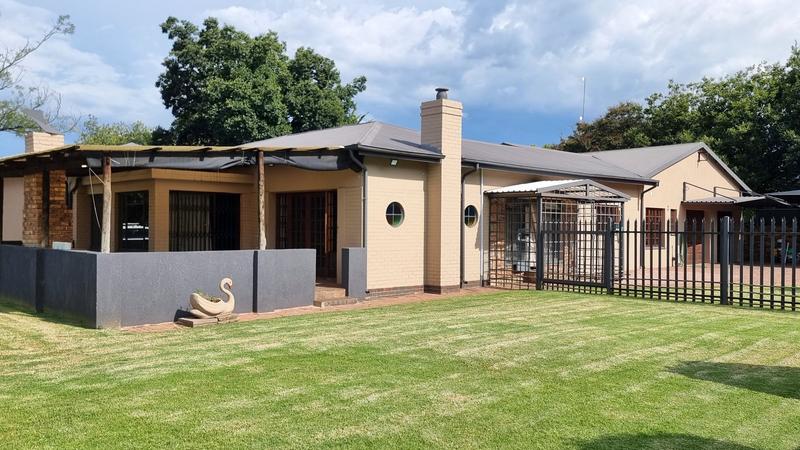 4 Bedroom Property for Sale in Lisdogan Park Gauteng