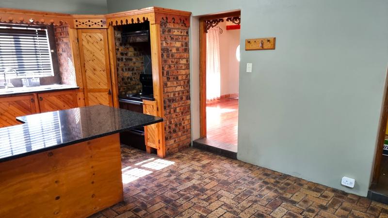4 Bedroom Property for Sale in Lisdogan Park Gauteng