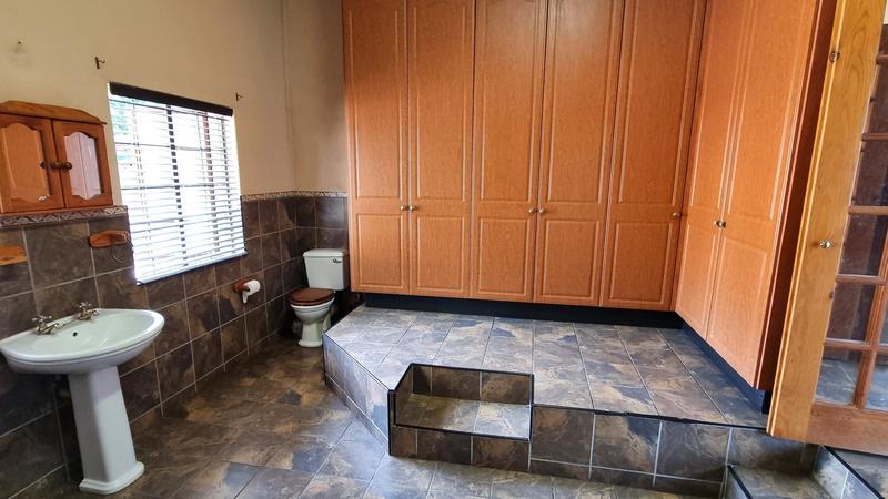 4 Bedroom Property for Sale in Lisdogan Park Gauteng