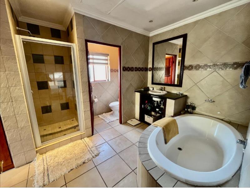 4 Bedroom Property for Sale in Blue Valley Golf Estate Gauteng