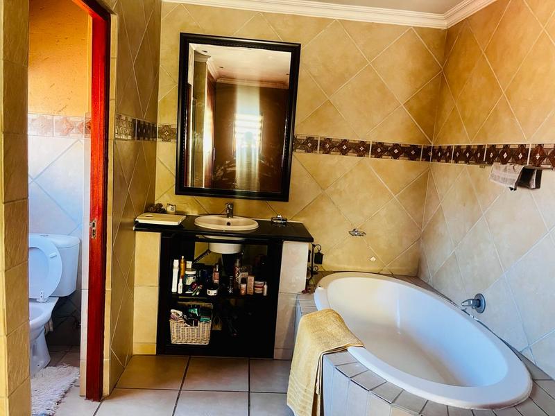 4 Bedroom Property for Sale in Blue Valley Golf Estate Gauteng