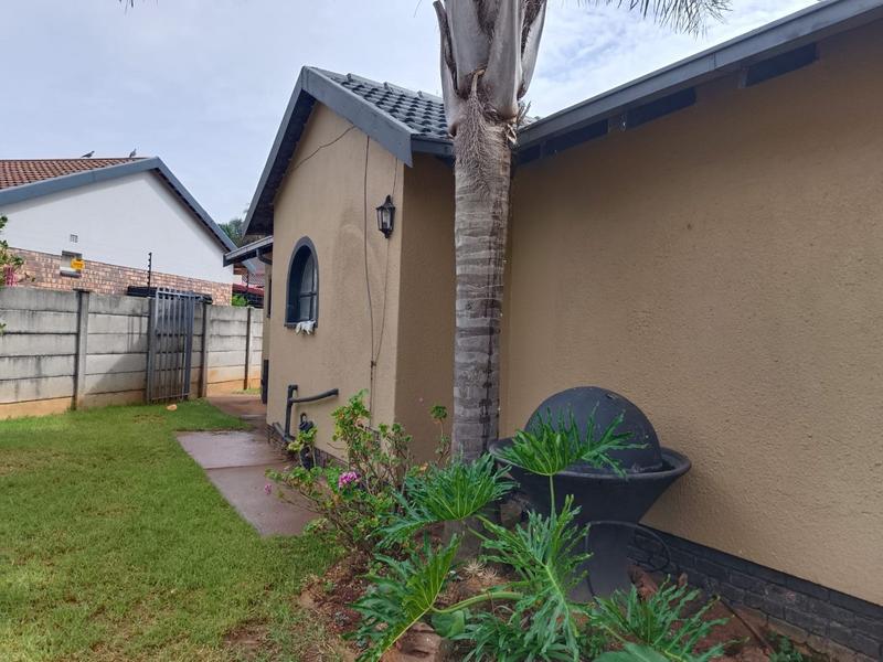 To Let 3 Bedroom Property for Rent in Randpoort Gauteng
