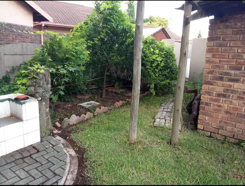 4 Bedroom Property for Sale in Falcon Ridge Gauteng