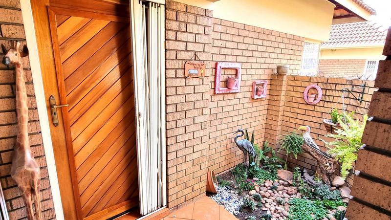 3 Bedroom Property for Sale in Lisdogan Park Gauteng