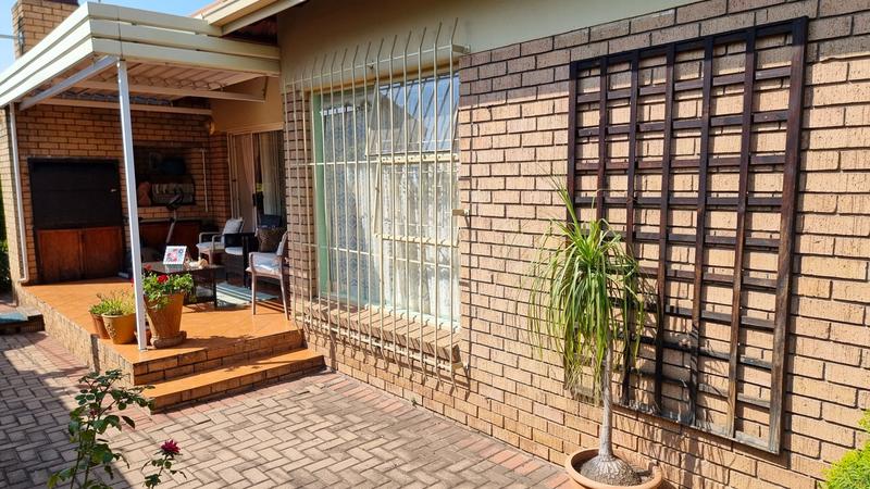 3 Bedroom Property for Sale in Lisdogan Park Gauteng